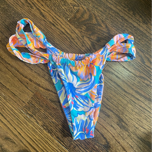 Stone Fox Lele Bikini Top and Stone Fox Bijou Bikini Bottoms - Picture 14 of 16